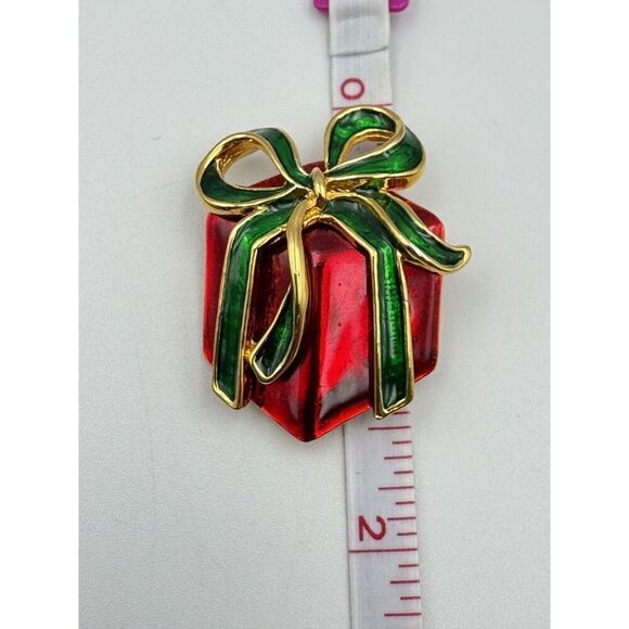 Christmas Gift Box Present Gold Tone Enamel Brooch Pin Red Green Holiday Jewelry - Picture 3 of 5